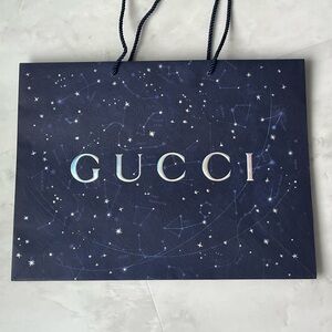 Authentic Gucci gifting/paper bag, in mint condition.